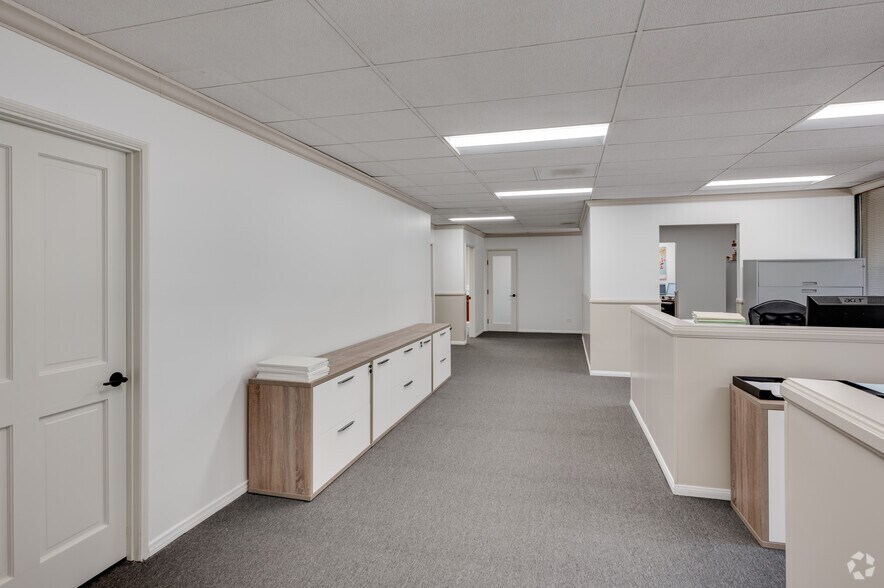 More Photos Of 17671 Irvine Blvd, Tustin Unknown For Lease