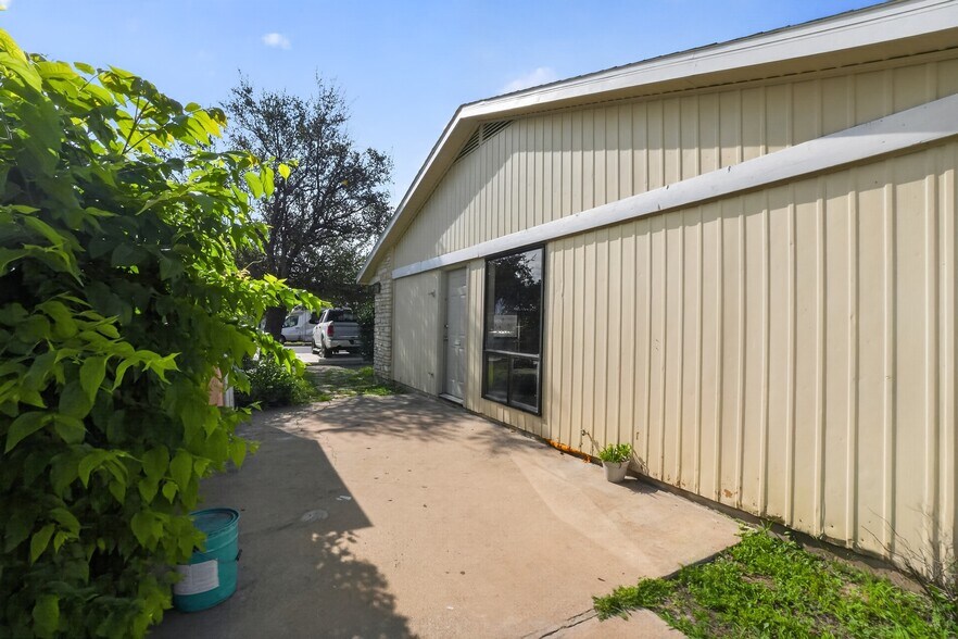 More Photos Of 1500 Park Ln, Georgetown Multifamily For Sale