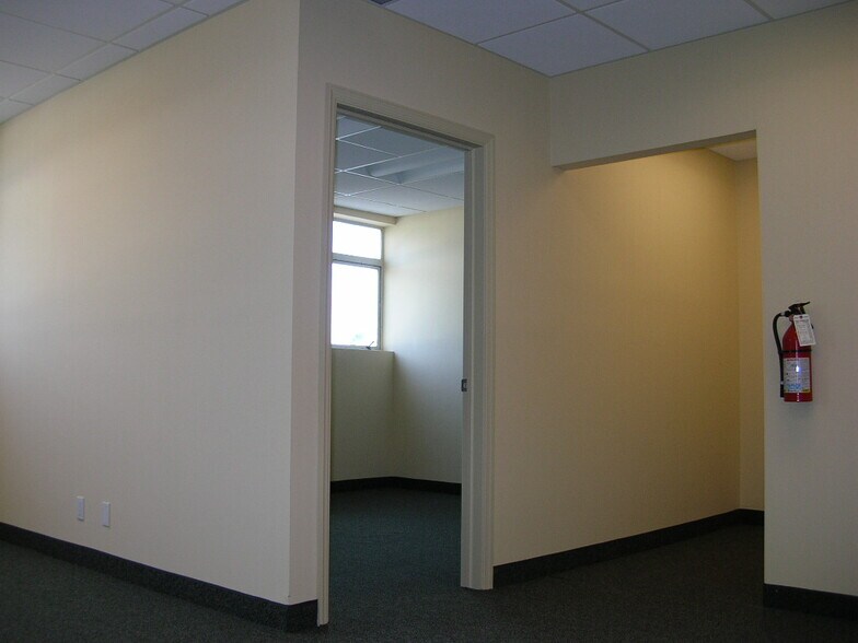 More Photos Of 3045 N Federal Hwy, 42, Fort Lauderdale Storefront Retail Office For Sale