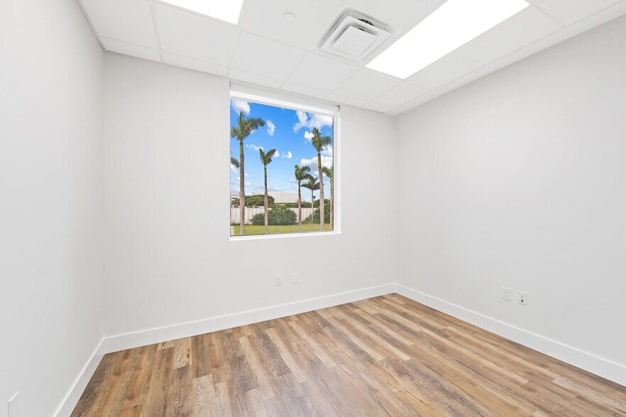 More Photos Of 2465 Mercer Ave, West Palm Beach Office For Lease