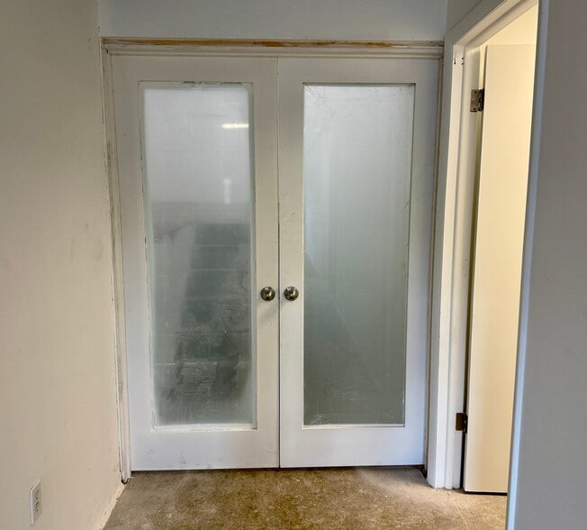 More Photos Of 12388 Starkey Rd, Largo Warehouse For Lease