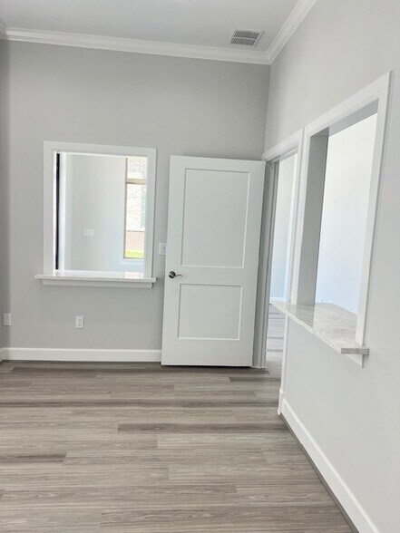 More Photos Of 1215 E Ownsby Pky, Celina Office For Sale
