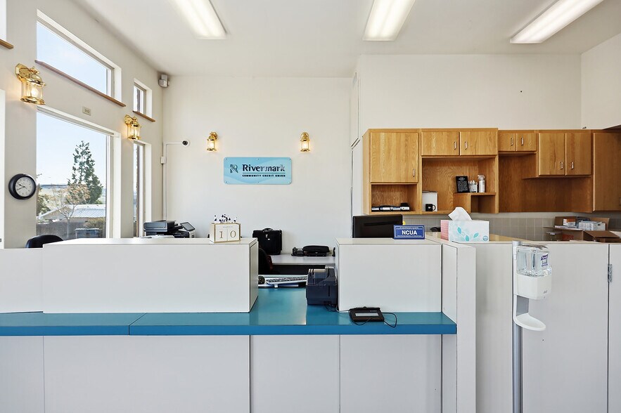 More Photos Of 501 Deschutes Ave, Maupin Freestanding For Sale