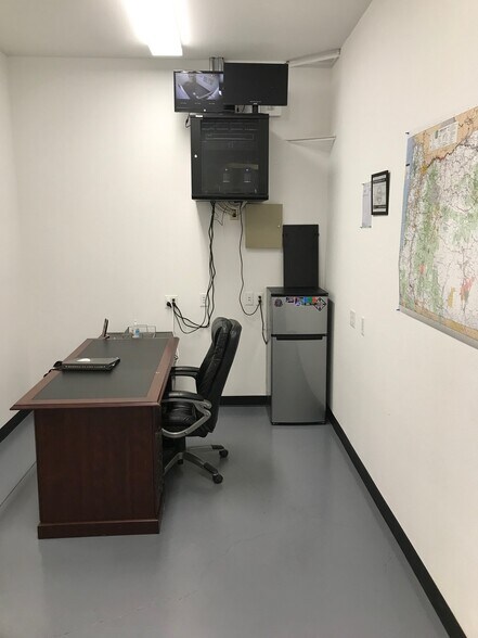 More Photos Of 3045 NW Campus Dr, Estacada Warehouse For Sale