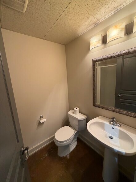 More Photos Of 11113 83 Av, Fort Saskatchewan Warehouse For Sale