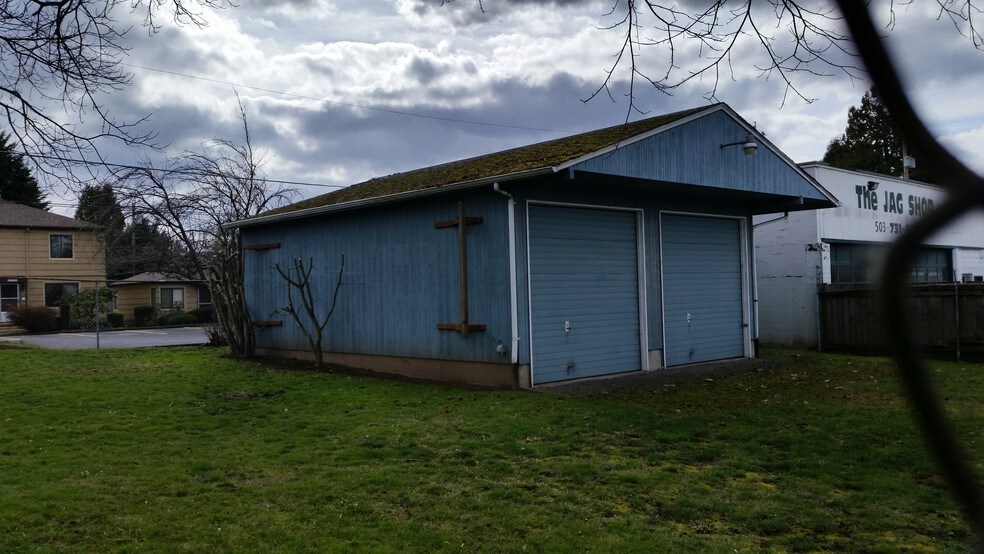 More Photos Of 5744 E Burnside St, Portland Flex For Sale