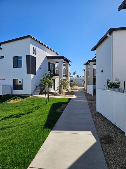 More Photos Of 6077 N 60th Ave, Glendale Dormitory For Sale