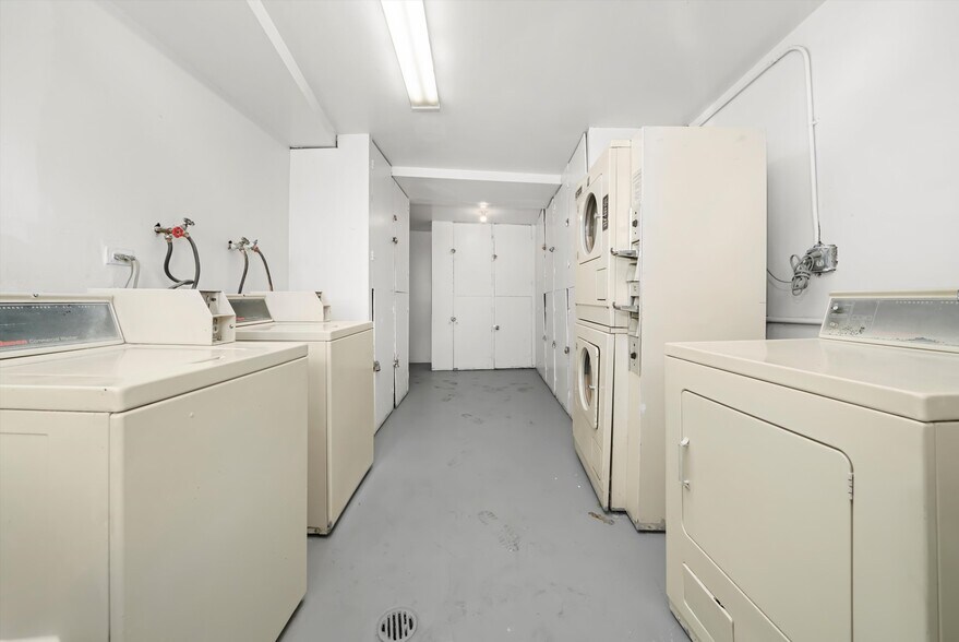 More Photos Of 1049 W Vermont Ave, Calumet Park Apartments For Sale