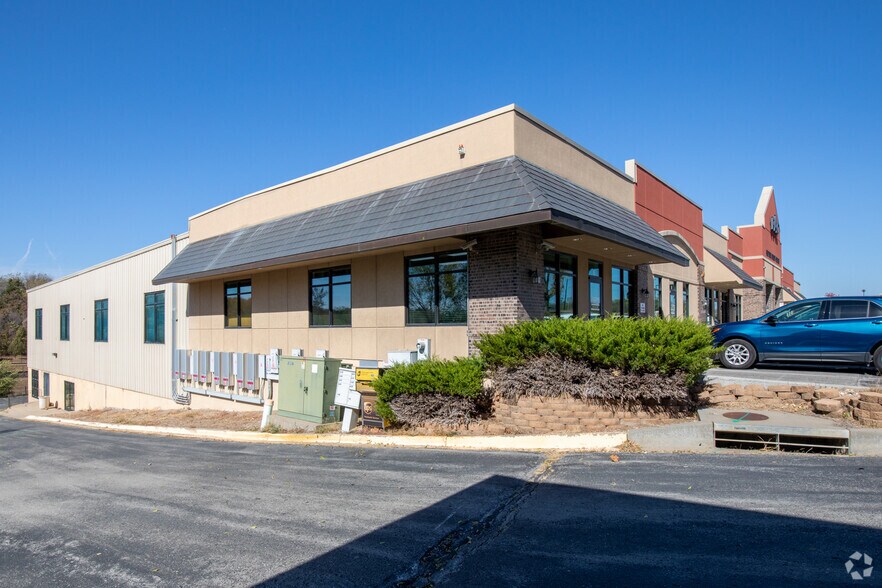 More Photos Of 6014 N State Route 9, Parkville General Retail For Lease