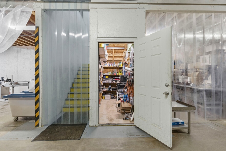 More Photos Of 3653 Regent Blvd, Jacksonville Warehouse For Sale