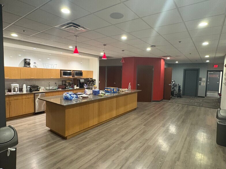 More Photos Of 5949 W Raymond St, Indianapolis Medical For Sale