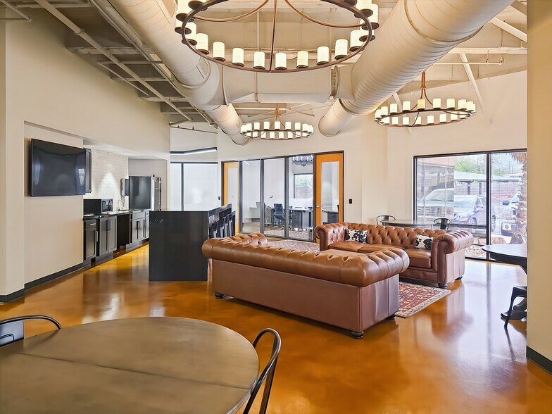 More Photos Of 8940 Fourwinds Dr, San Antonio Coworking Space