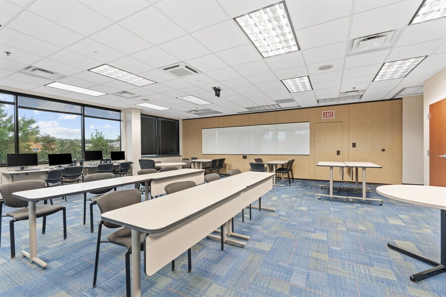 More Photos Of 2775 Blue Water Rd, Eagan Office For Sale