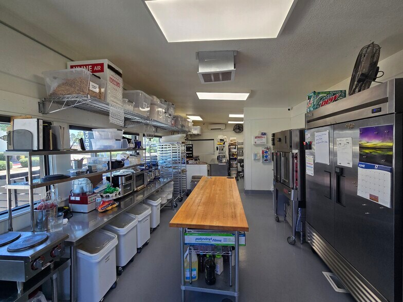 More Photos Of 922 W West Covina Pky, West Covina Storefront Retail Office For Lease