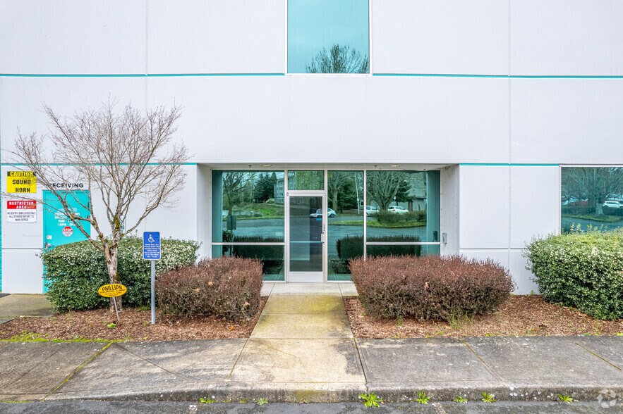 More Photos Of 6212 NE 78th Ct, Portland Warehouse For Lease