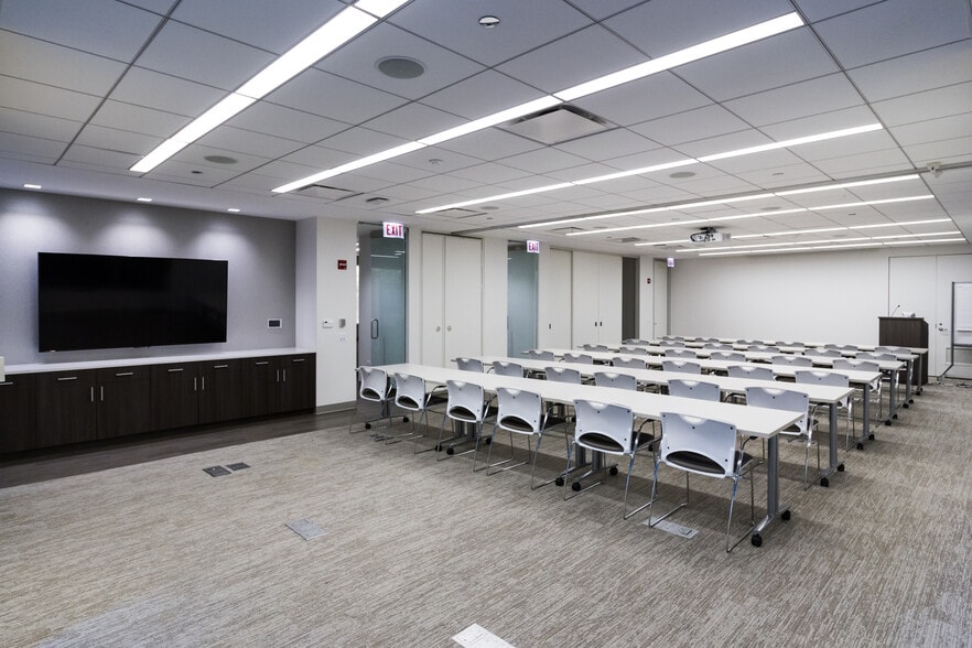 More Photos Of 1 N Franklin St, Chicago Office For Lease