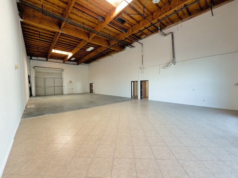 More Photos Of 10557 Juniper Ave, Fontana Warehouse For Lease