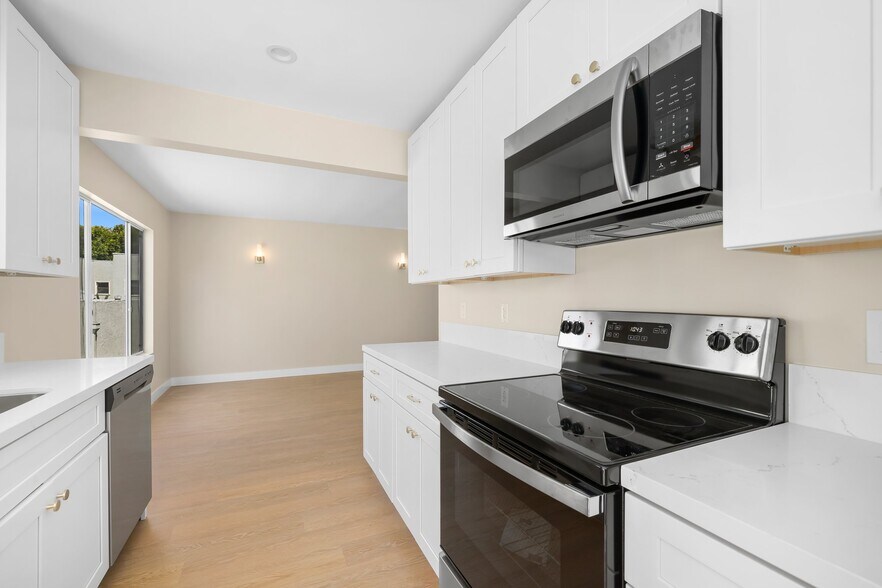 More Photos Of 3020 E 3rd St, Long Beach Apartments For Sale