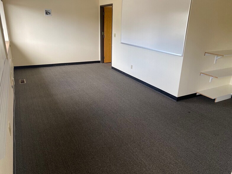 More Photos Of 10555 SE 82nd Ave, Portland Medical For Lease