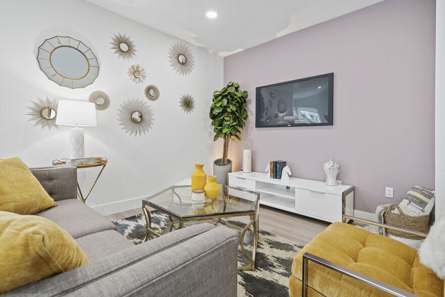 More Photos Of 11049 Magnolia Blvd, North Hollywood Apartments For Lease