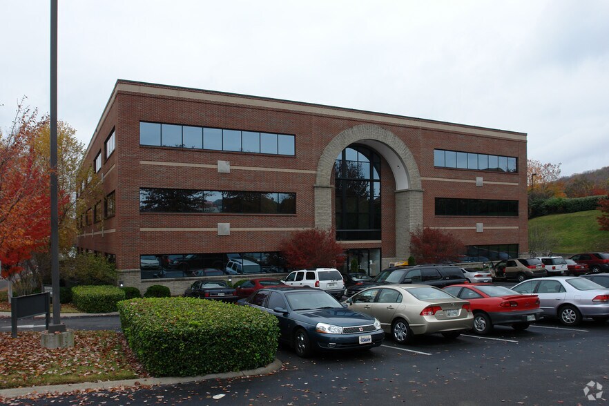 More Photos Of 115 East Park Dr, Brentwood Office For Lease