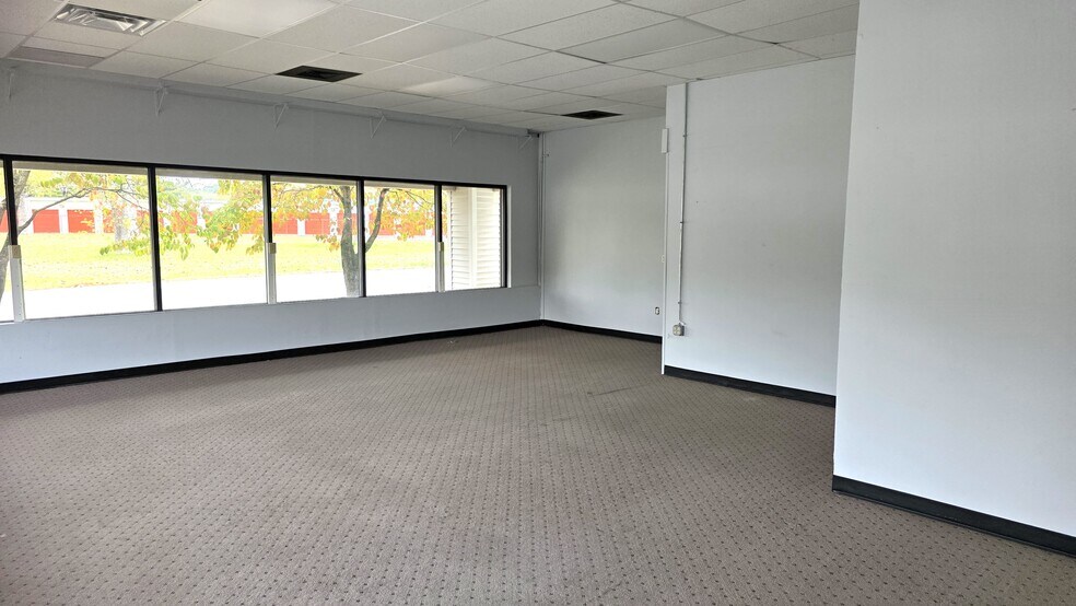 More Photos Of 122 Spring St, Southington Warehouse For Sale