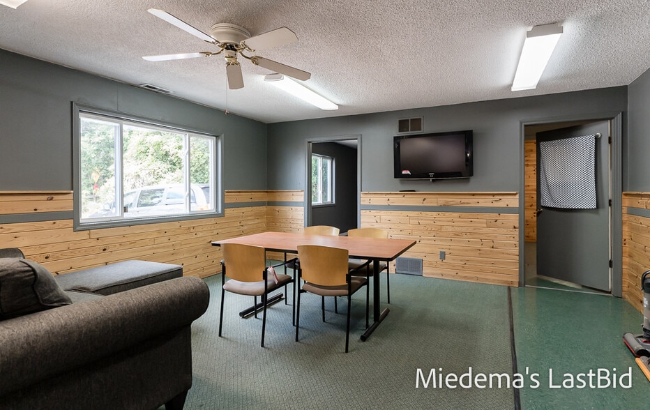 More Photos Of 409 Lentz Ct, Lansing Auto Repair For Sale