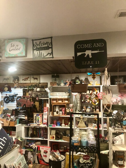 More Photos Of 1042 Old Crouch Rd, Garden Valley Freestanding For Sale