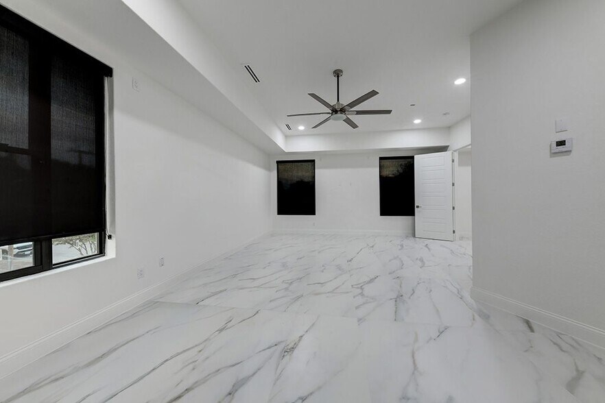 More Photos Of 727 E Park Ave, San Antonio Specialty For Sale