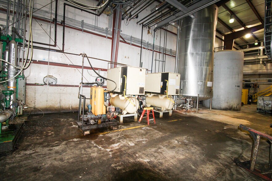 More Photos Of 5640 44th Ave S, Clinton Office For Sale