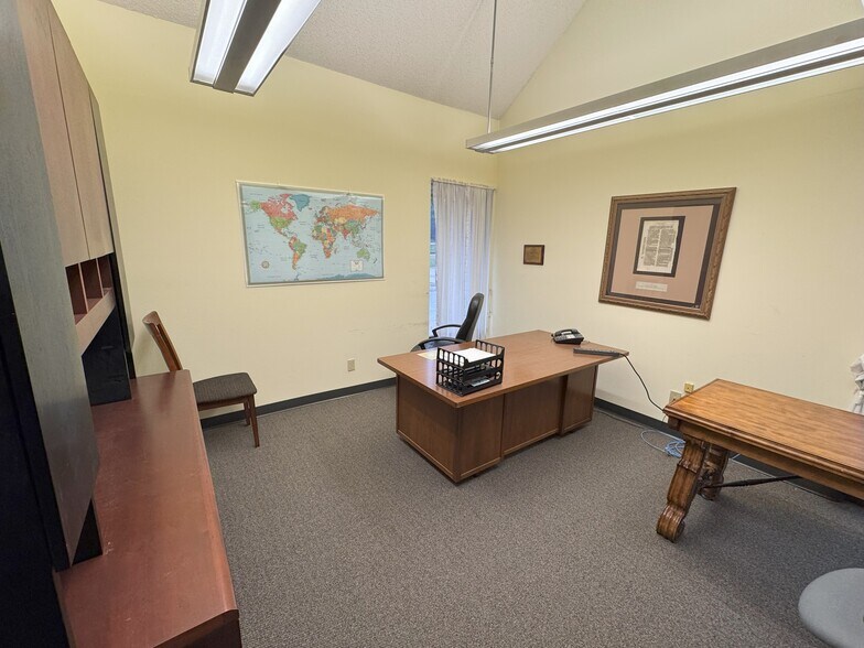 More Photos Of 1800 S Jackson Ave, Tulsa Office For Sale
