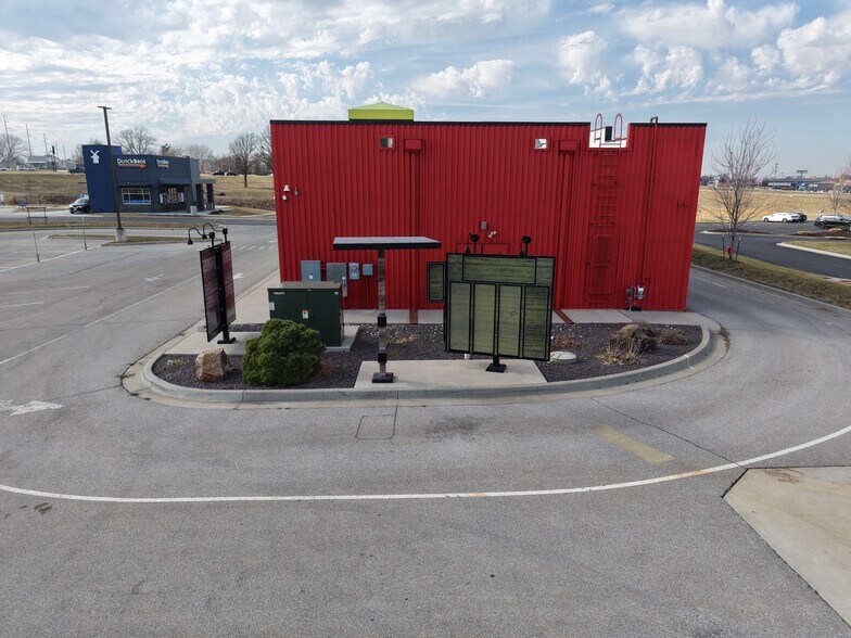 More Photos Of 335 E Russell Ave, Warrensburg Fast Food For Sale