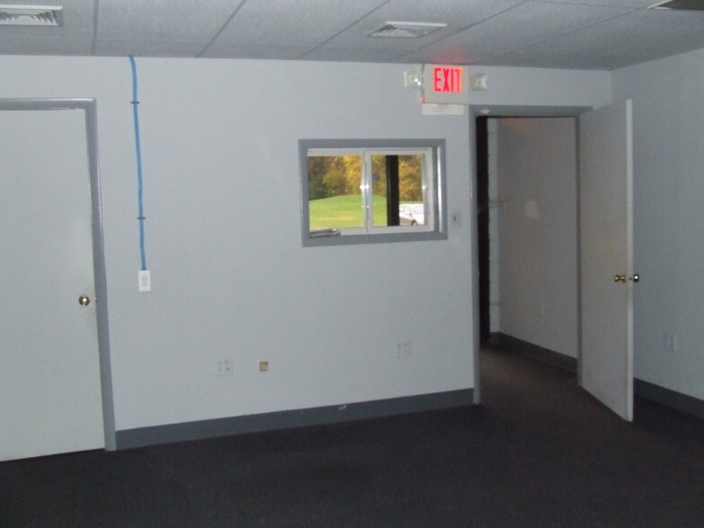 More Photos Of 876 N Lenola Rd, Moorestown Warehouse For Lease