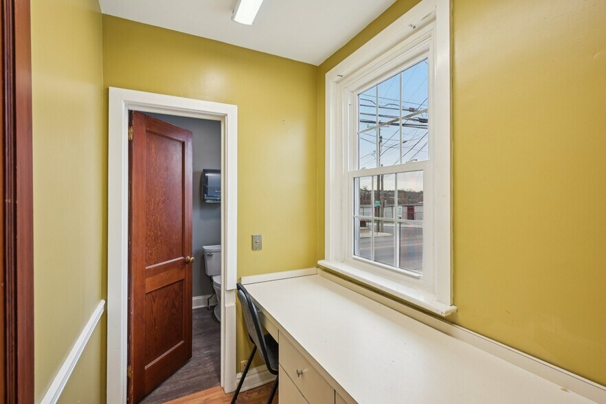 More Photos Of 306 E 4th St, Bridgeport Medical For Lease