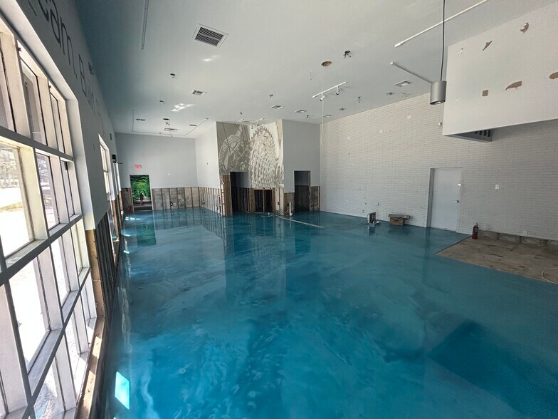More Photos Of 211 Tamiami Trl, Sarasota Freestanding For Lease