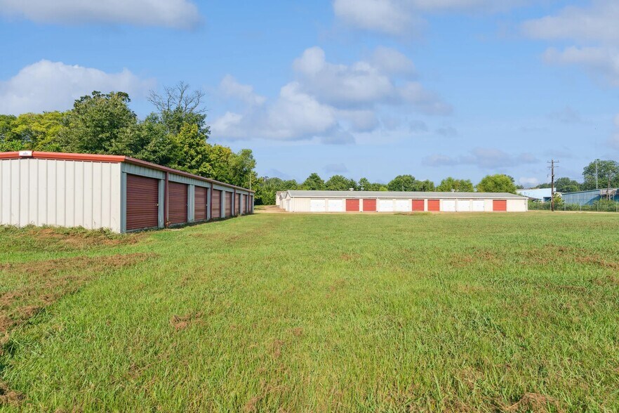 More Photos Of 675 N Jefferson St, Houston Self Storage For Sale