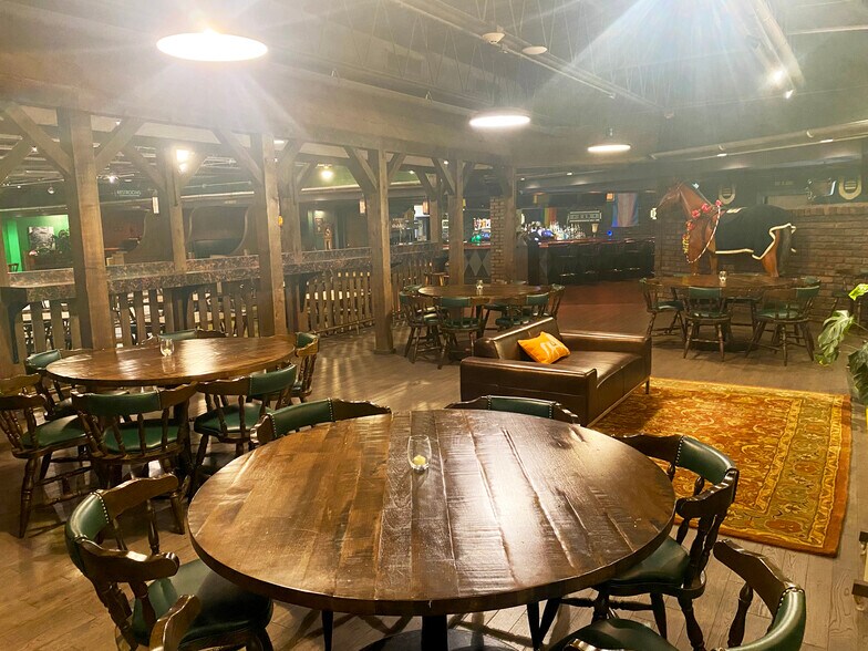 More Photos Of 410 S Clippert St, Lansing Restaurant For Sale