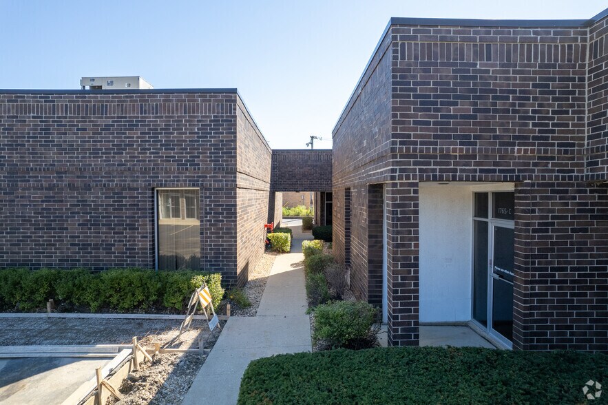 More Photos Of 1765-1795 Cortland Ct, Addison Flex For Lease