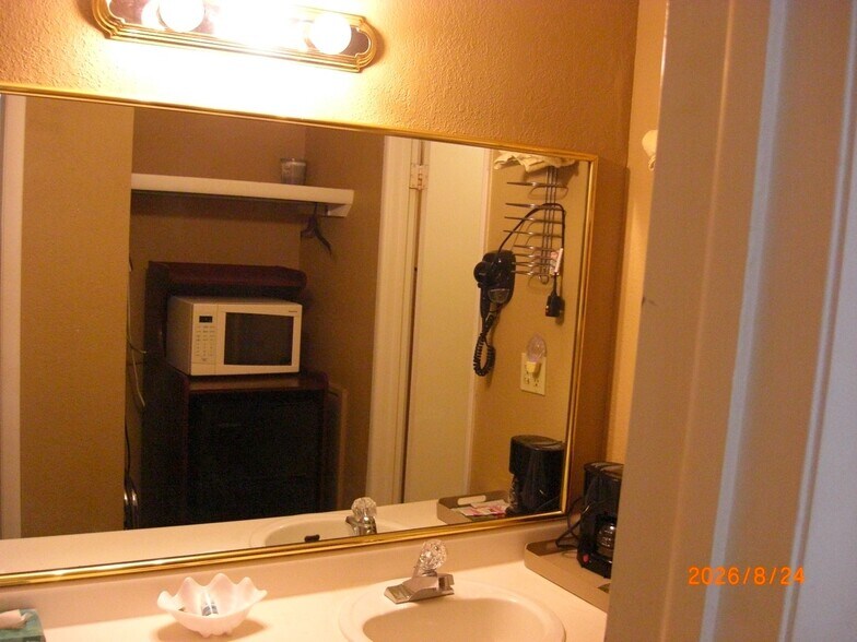 More Photos Of 1720 S Grand Ave, Cherokee Hotel For Sale