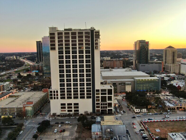 More Photos Of 505 E 7th St, Austin Freestanding For Sale
