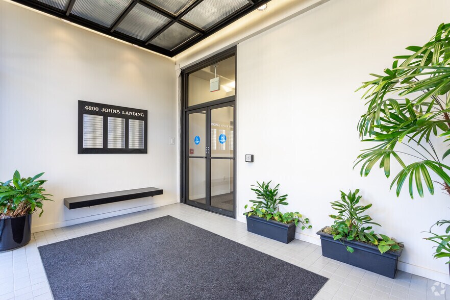 More Photos Of 4800 S Macadam Ave, Portland Office For Lease