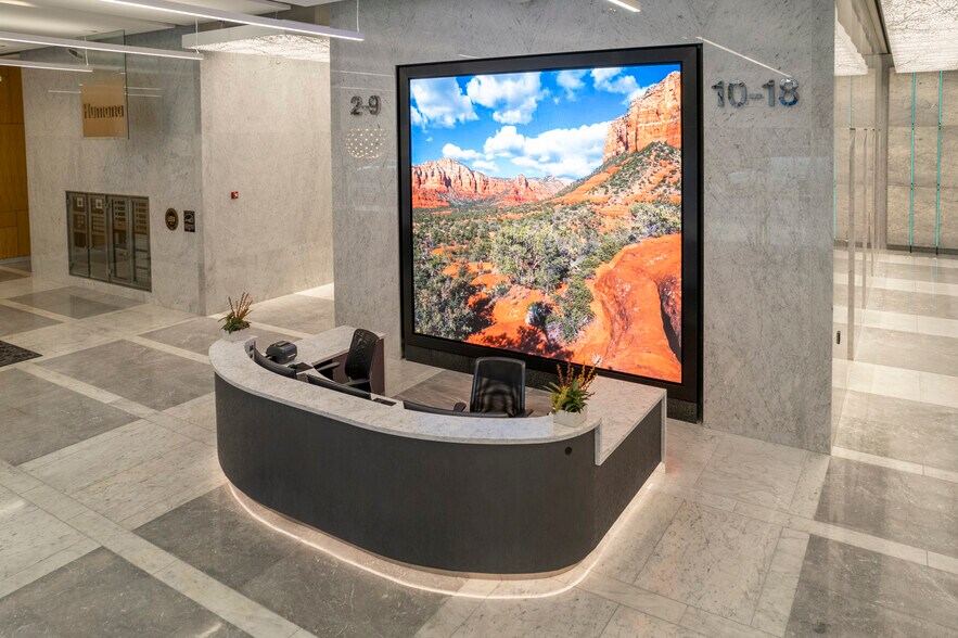 More Photos Of 550 W Adams St, Chicago Office For Lease