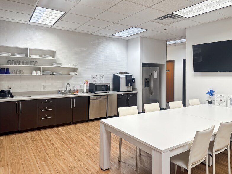 More Photos Of 871 Coronado Center Dr, Henderson Coworking Space