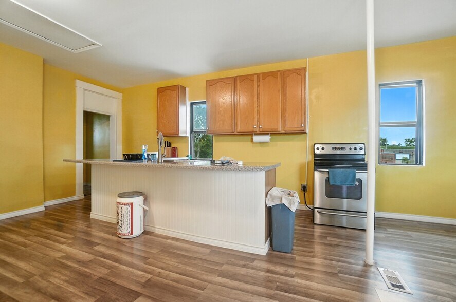More Photos Of 603 S Broadway St, Dayton Warehouse For Sale