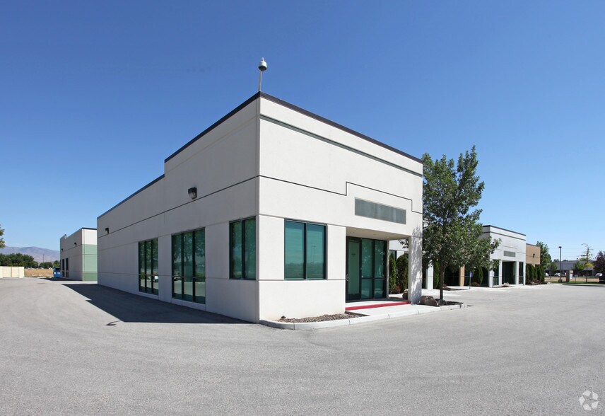 More Photos Of 9632 W Emerald Ave, Boise Showroom For Lease
