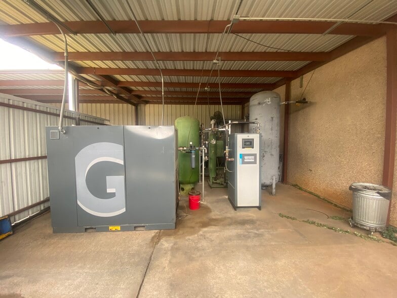 More Photos Of 695 Tower Dr, Kennedale Distribution For Lease