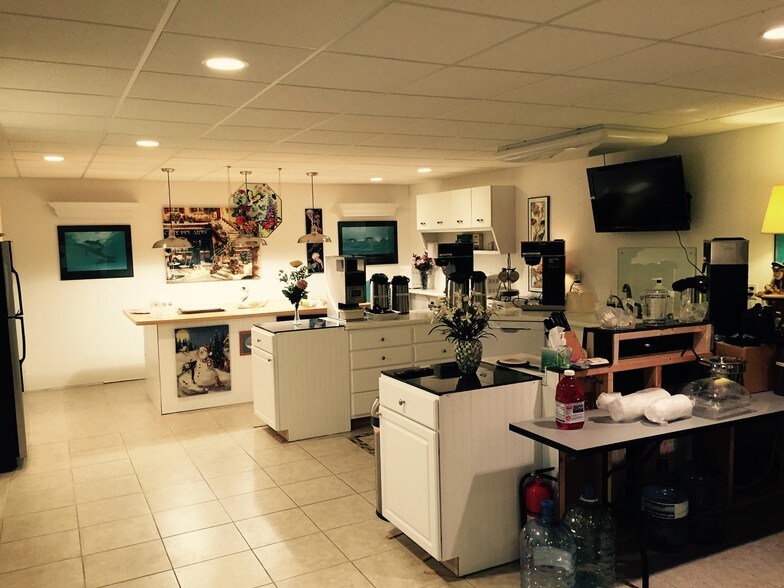 More Photos Of 56495 Grand River Ave, New Hudson Warehouse For Lease