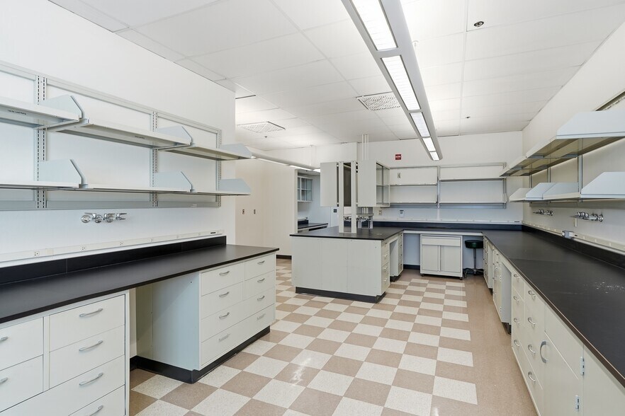 More Photos Of 2425 Ridgecrest Dr SE, Albuquerque Medical For Lease