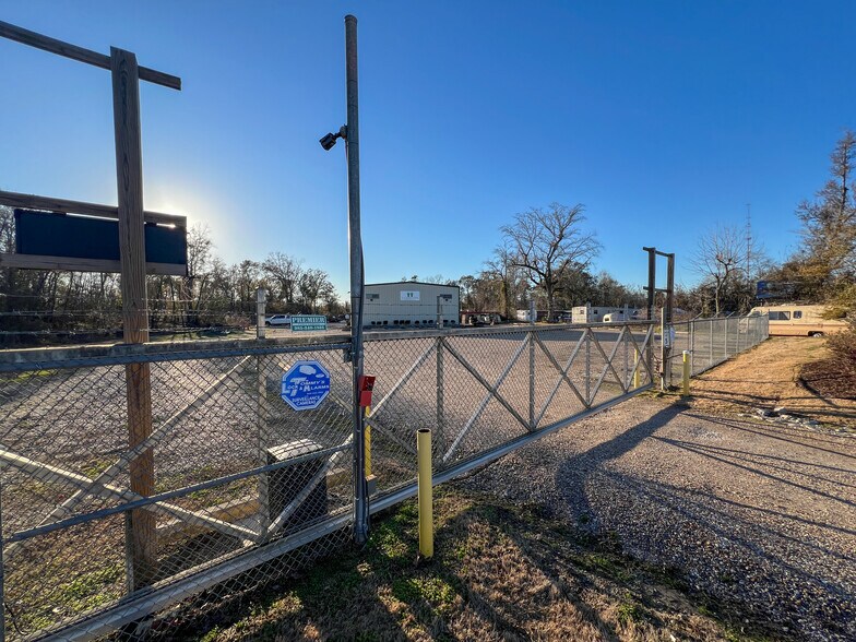 More Photos Of 39509 I-55 Service Rd, Ponchatoula Light Distribution For Lease