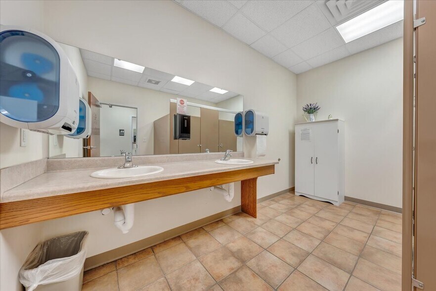 More Photos Of 2408 Electric Rd, Roanoke Medical For Lease